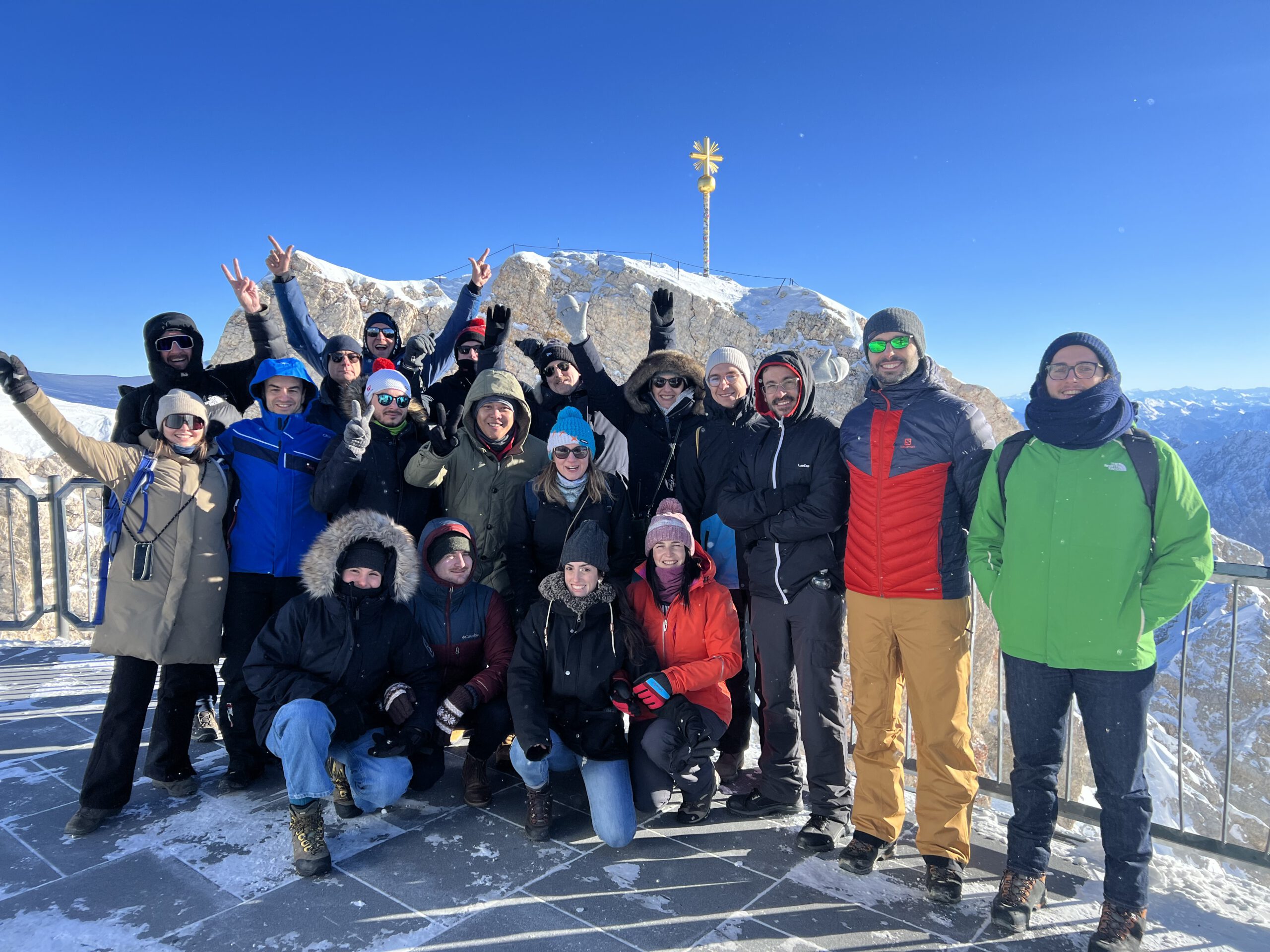 Teamgeist am Berggipfel